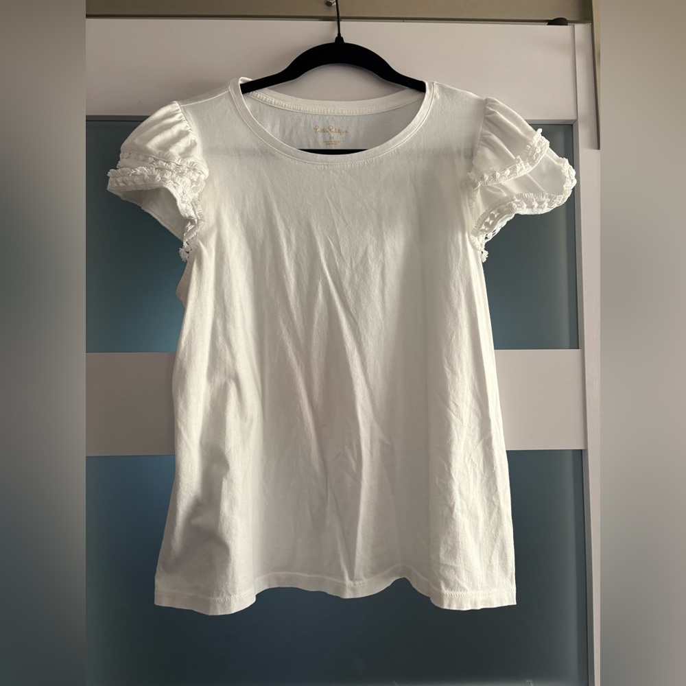 Lilly Pulitzer White Top EUC Size Medium 100% Cotton Fringe Flutter Short Sleeve